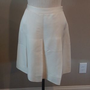 Banana Republic Pleated Silk Skirt
Cream -0 Petite